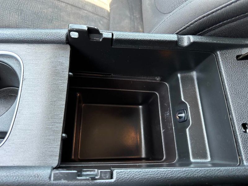 2016 Chrysler 200 Limited 4dr Sedan - 22902271 - 37