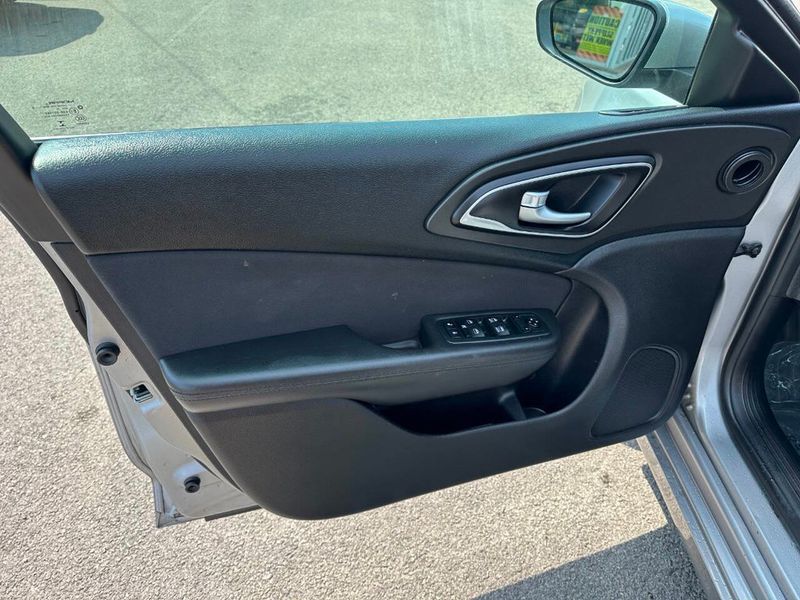 2016 Chrysler 200 Limited 4dr Sedan - 22902271 - 8