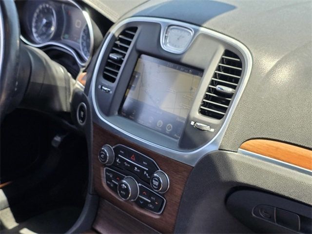 2016 Chrysler 300 4dr Sedan 300C Platinum RWD - 22848620 - 10