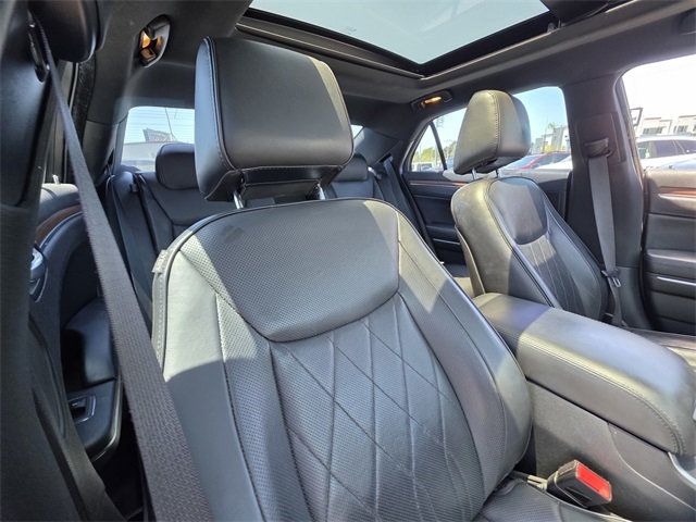 2016 Chrysler 300 4dr Sedan 300C Platinum RWD - 22848620 - 14