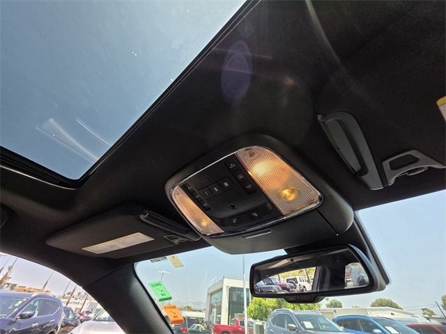 2016 Chrysler 300 4dr Sedan 300C Platinum RWD - 22848620 - 15