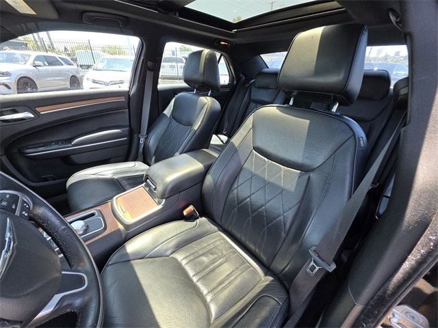 2016 Chrysler 300 4dr Sedan 300C Platinum RWD - 22848620 - 18