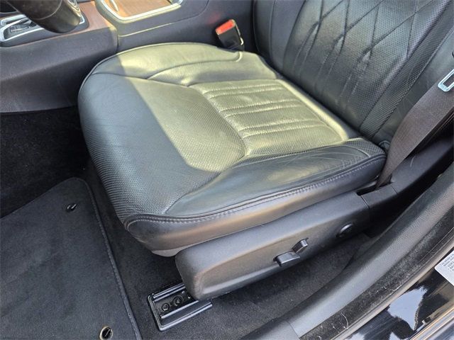 2016 Chrysler 300 4dr Sedan 300C Platinum RWD - 22848620 - 19