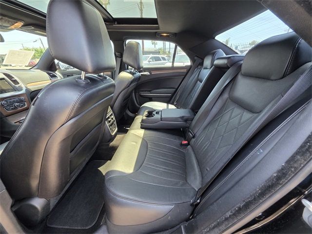 2016 Chrysler 300 4dr Sedan 300C Platinum RWD - 22848620 - 20