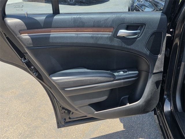 2016 Chrysler 300 4dr Sedan 300C Platinum RWD - 22848620 - 24