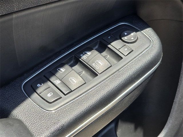 2016 Chrysler 300 4dr Sedan 300C Platinum RWD - 22848620 - 26