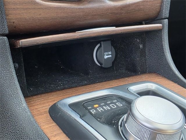 2016 Chrysler 300 4dr Sedan 300C Platinum RWD - 22848620 - 36