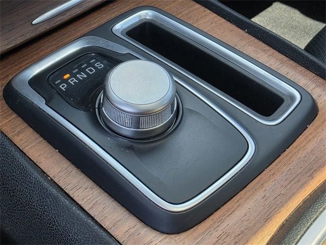 2016 Chrysler 300 4dr Sedan 300C Platinum RWD - 22848620 - 37