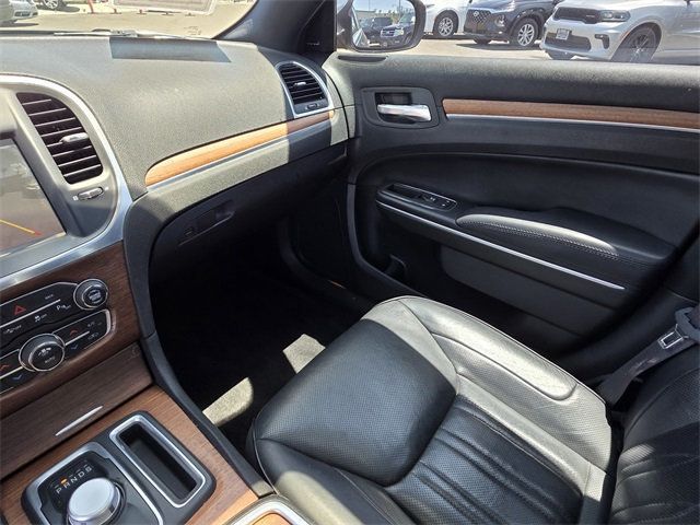 2016 Chrysler 300 4dr Sedan 300C Platinum RWD - 22848620 - 40