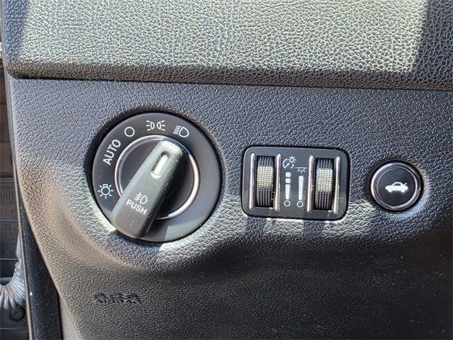 2016 Chrysler 300 4dr Sedan 300C Platinum RWD - 22848620 - 44