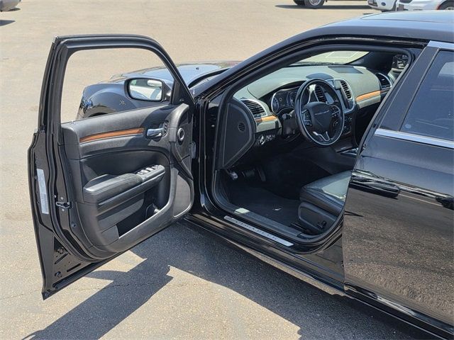 2016 Chrysler 300 4dr Sedan 300C Platinum RWD - 22848620 - 45