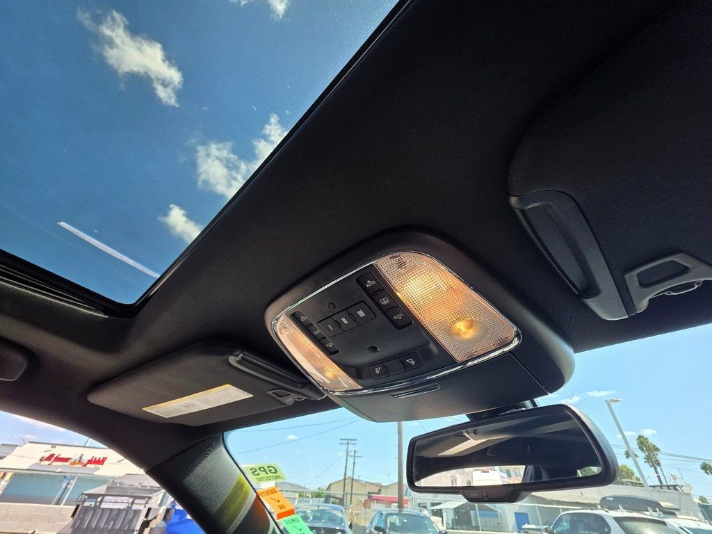 2016 Chrysler 300 4dr Sedan 300C Platinum RWD - 22912173 - 10