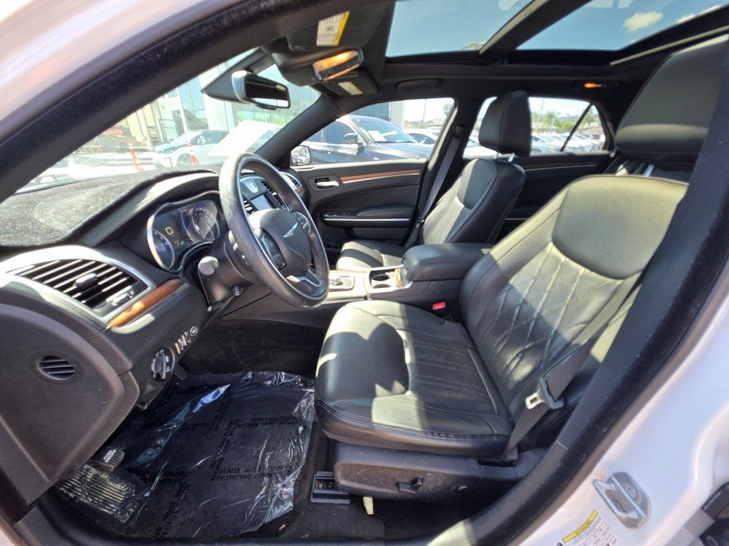 2016 Chrysler 300 4dr Sedan 300C Platinum RWD - 22912173 - 13