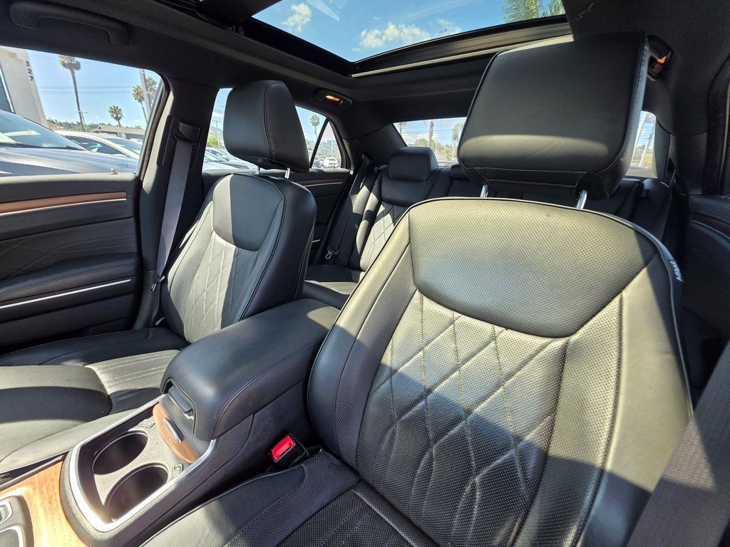 2016 Chrysler 300 4dr Sedan 300C Platinum RWD - 22912173 - 14