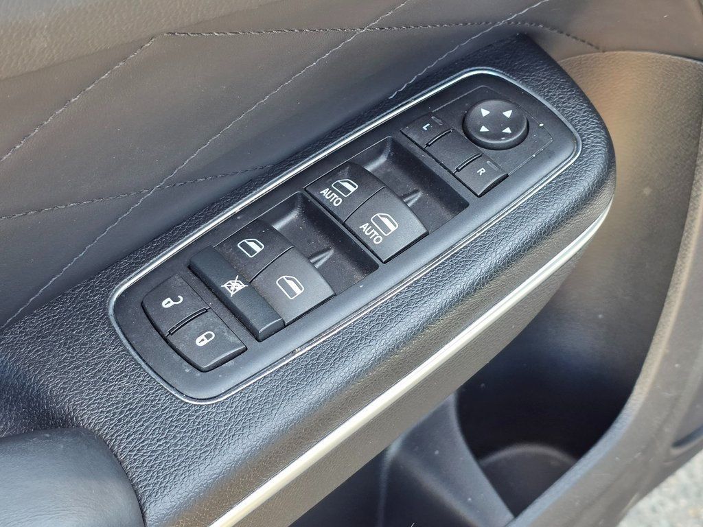 2016 Chrysler 300 4dr Sedan 300C Platinum RWD - 22912173 - 21