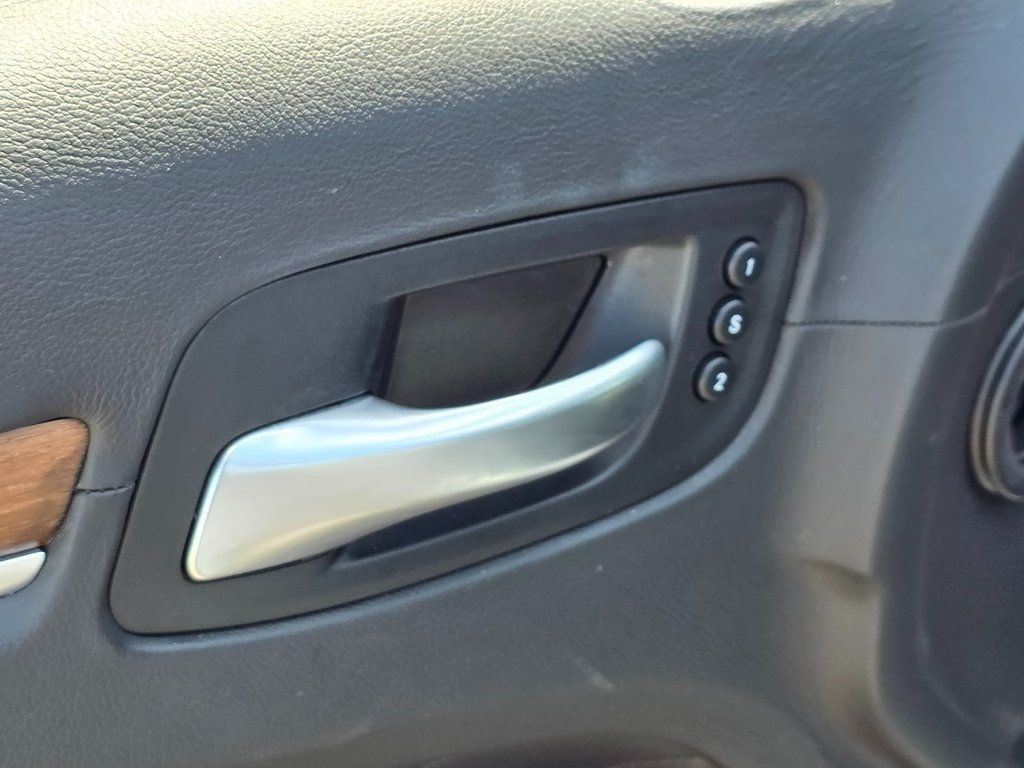 2016 Chrysler 300 4dr Sedan 300C Platinum RWD - 22912173 - 22