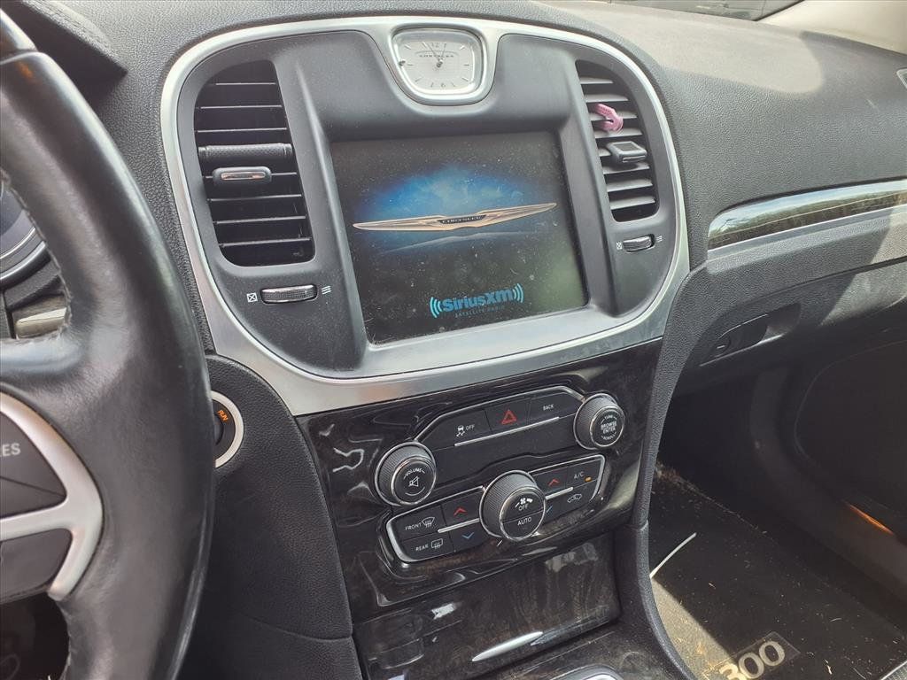 2016 Chrysler 300 4dr Sedan 300C RWD - 22915931 - 13