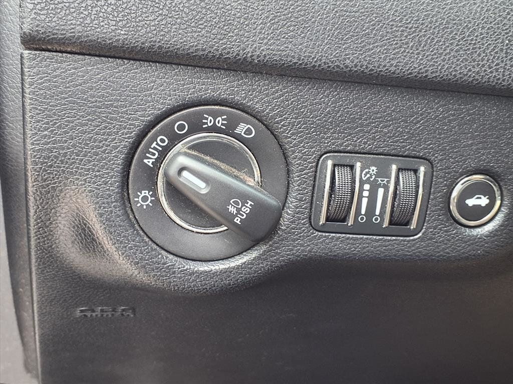 2016 Chrysler 300 4dr Sedan 300C RWD - 22915931 - 15