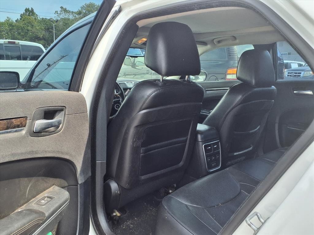 2016 Chrysler 300 4dr Sedan 300C RWD - 22915931 - 18