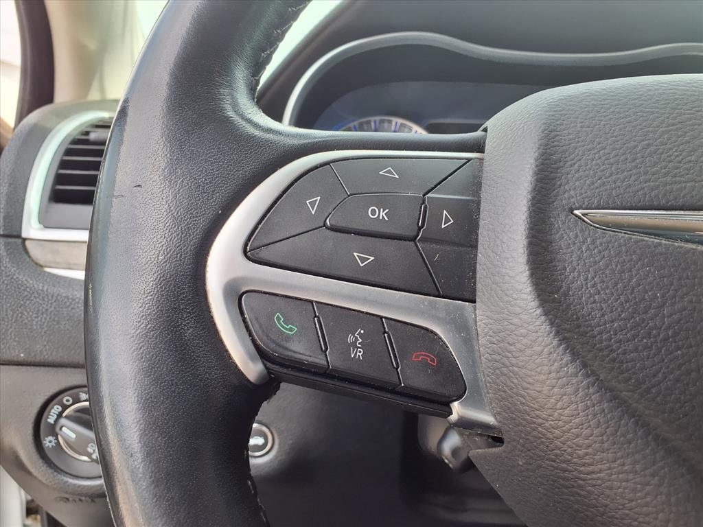 2016 Chrysler 300 4dr Sedan 300C RWD - 22915931 - 6