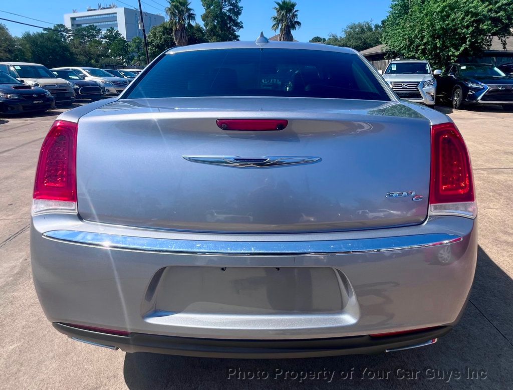 2016 Chrysler 300 4dr Sedan 300C RWD - 22570094 - 7