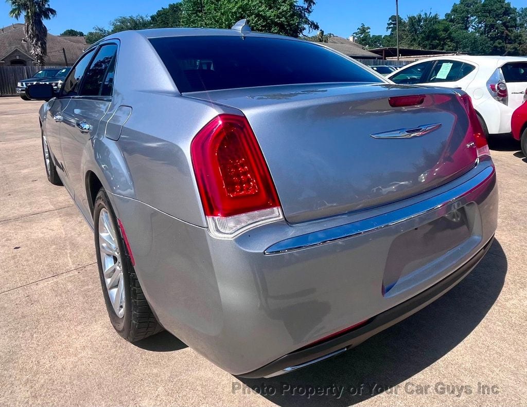 2016 Chrysler 300 4dr Sedan 300C RWD - 22570094 - 8