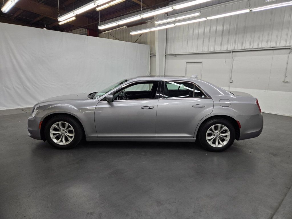 2016 Chrysler 300 4dr Sedan Limited RWD - 22602984 - 1