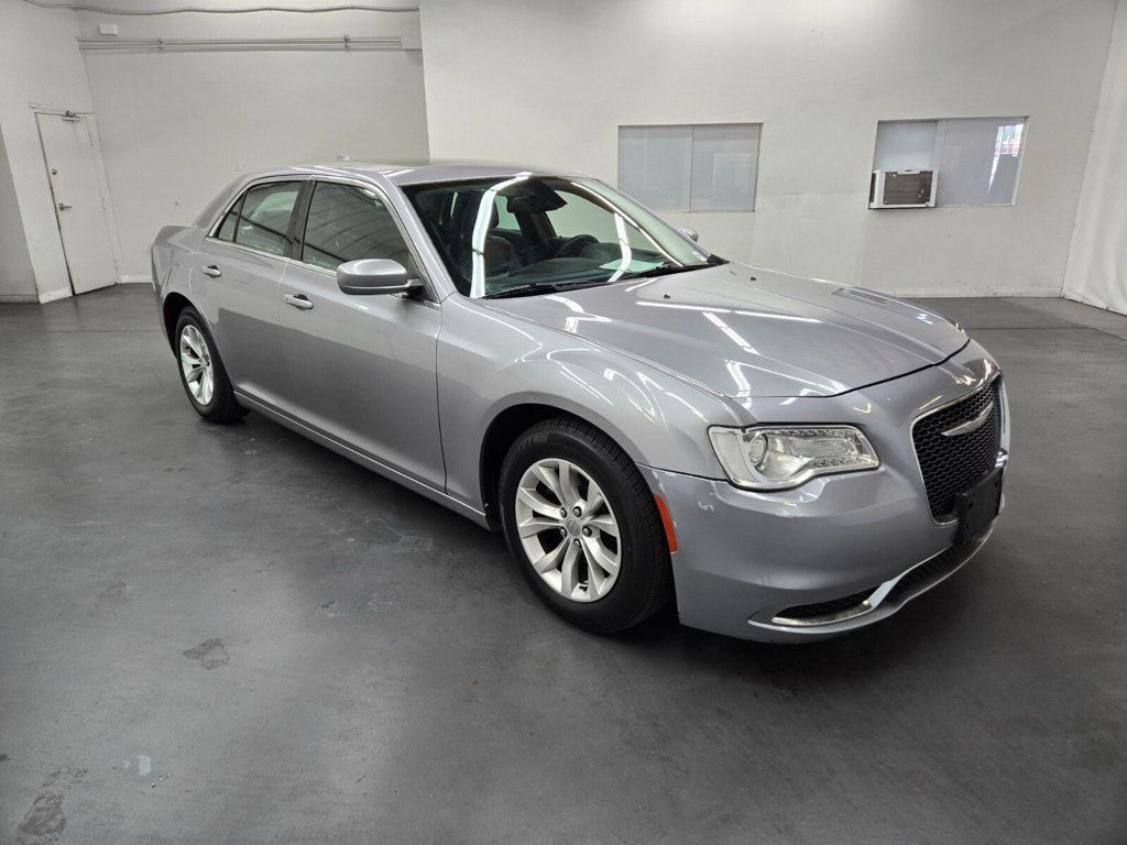 2016 Chrysler 300 4dr Sedan Limited RWD - 22602984 - 3