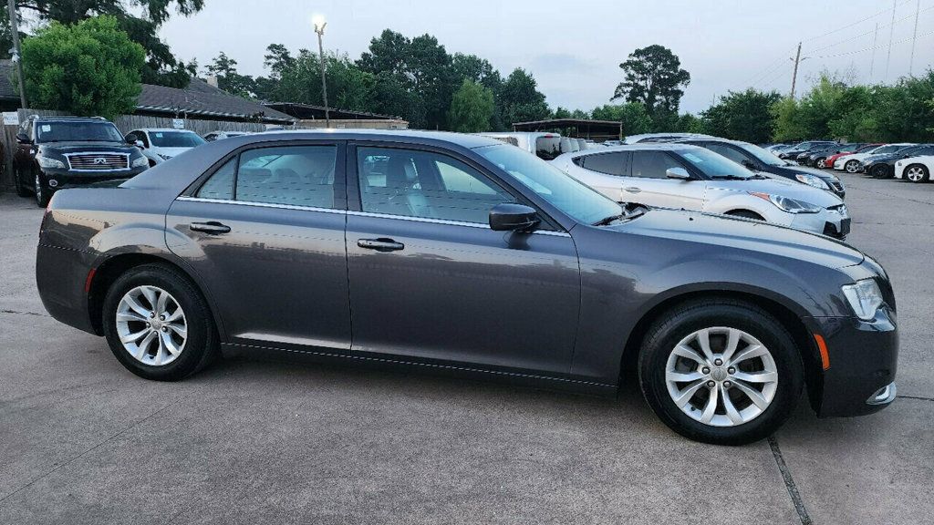 2016 Chrysler 300 4dr Sedan Limited RWD - 21962953 - 3