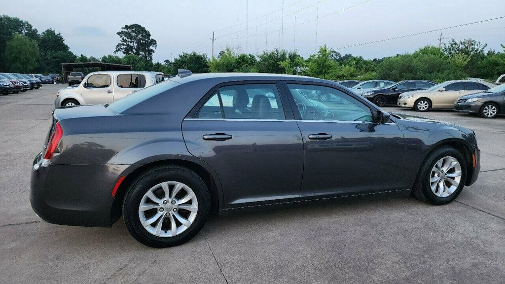 2016 Chrysler 300 4dr Sedan Limited RWD - 21962953 - 5