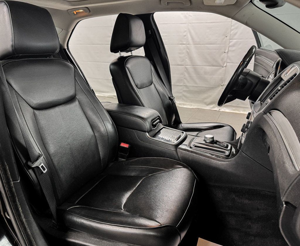 2016 Chrysler 300 C AWD - 23041703 - 11