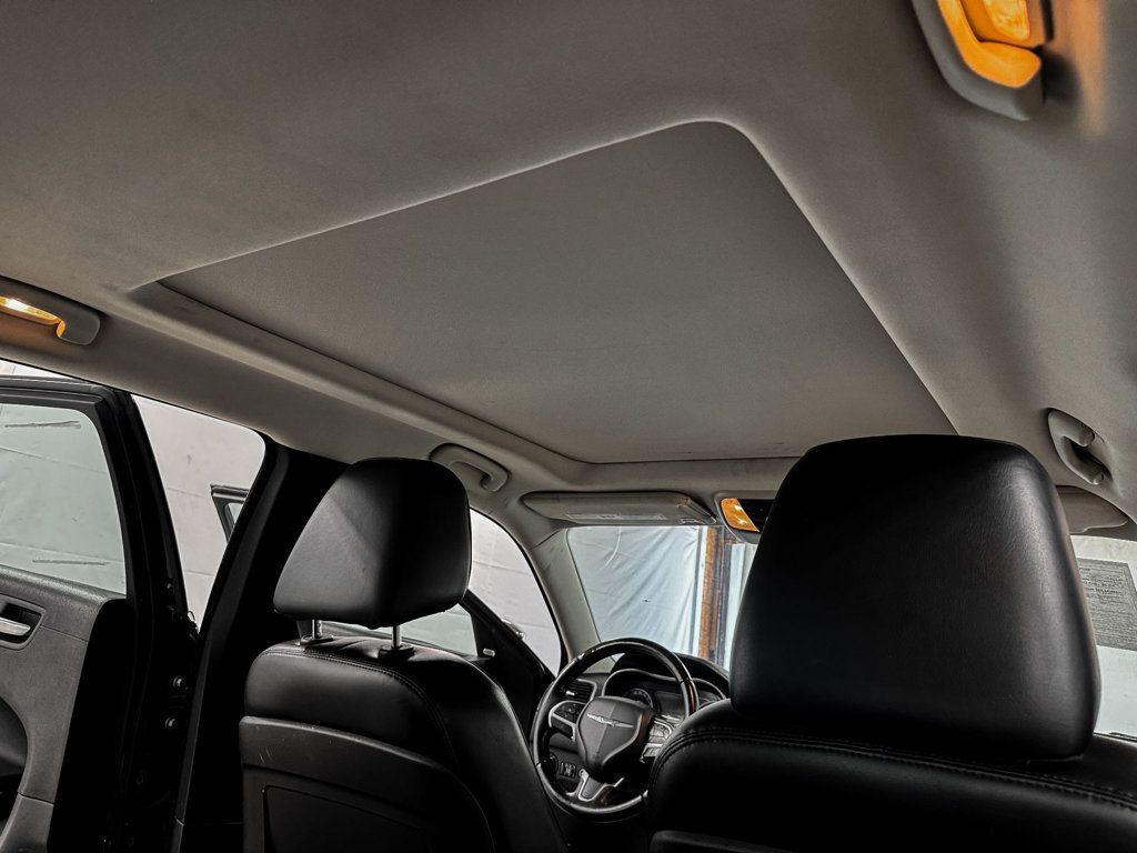 2016 Chrysler 300 C AWD - 23041703 - 12