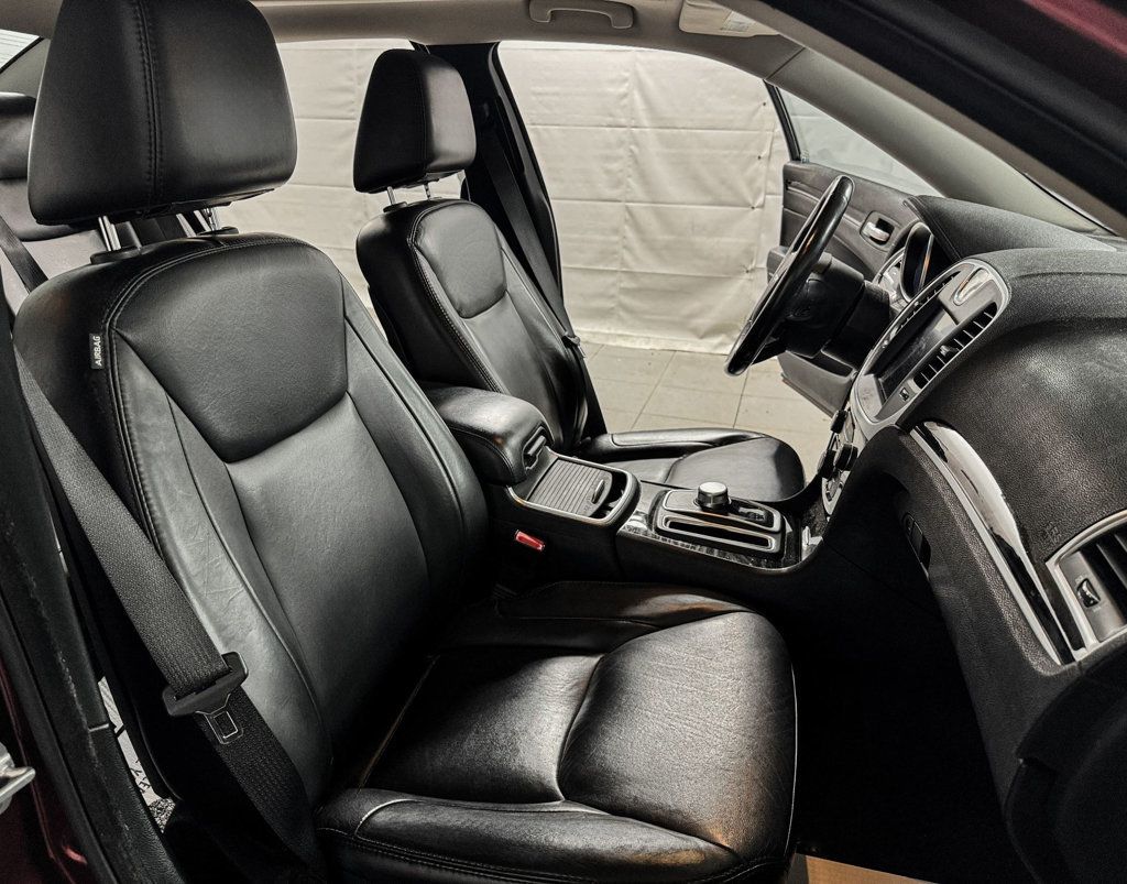 2016 Chrysler 300 LIMITED AWD - 22957259 - 9