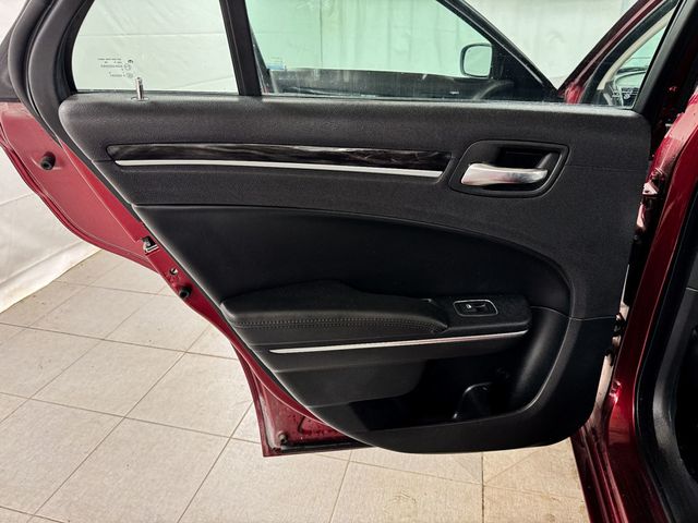 2016 Chrysler 300 LIMITED AWD - 22957259 - 13