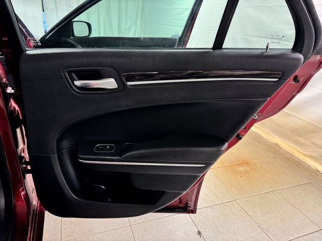 2016 Chrysler 300 LIMITED AWD - 22957259 - 14