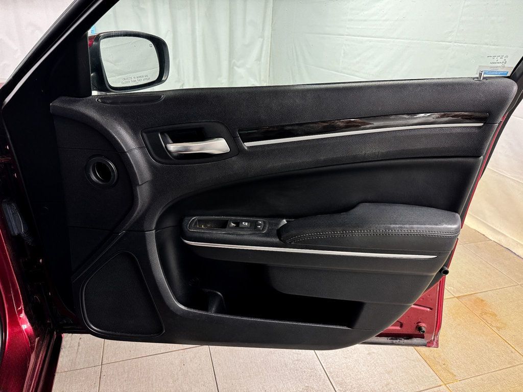 2016 Chrysler 300 LIMITED AWD - 22957259 - 15