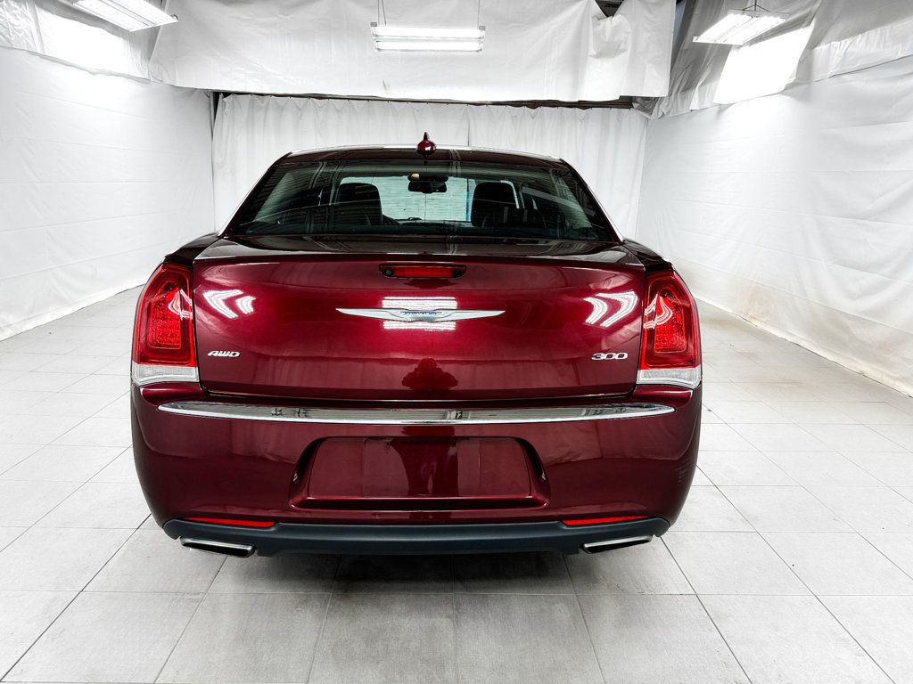 2016 Chrysler 300 LIMITED AWD - 22957259 - 3