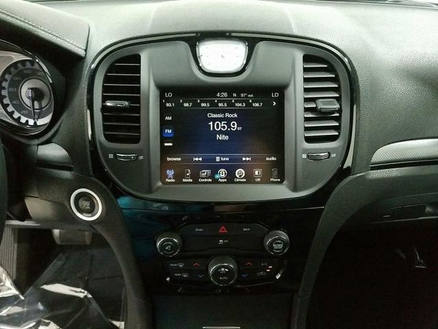 2016 Chrysler 300 S - 15400138 - 9