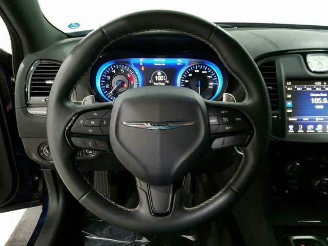 2016 Chrysler 300 S - 15400138 - 10