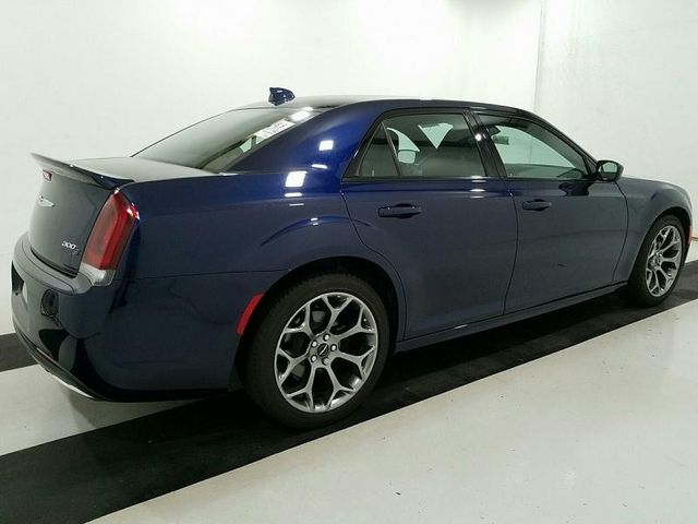 2016 Chrysler 300 S - 15400138 - 3