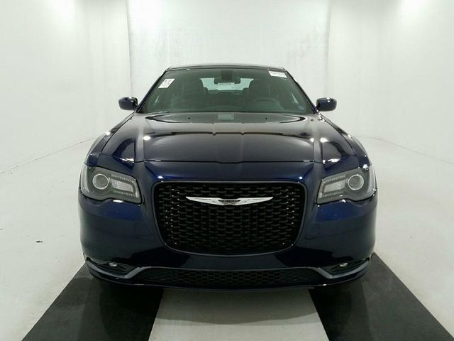 2016 Chrysler 300 S - 15400138 - 4