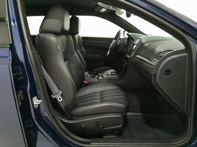 2016 Chrysler 300 S - 15400138 - 7