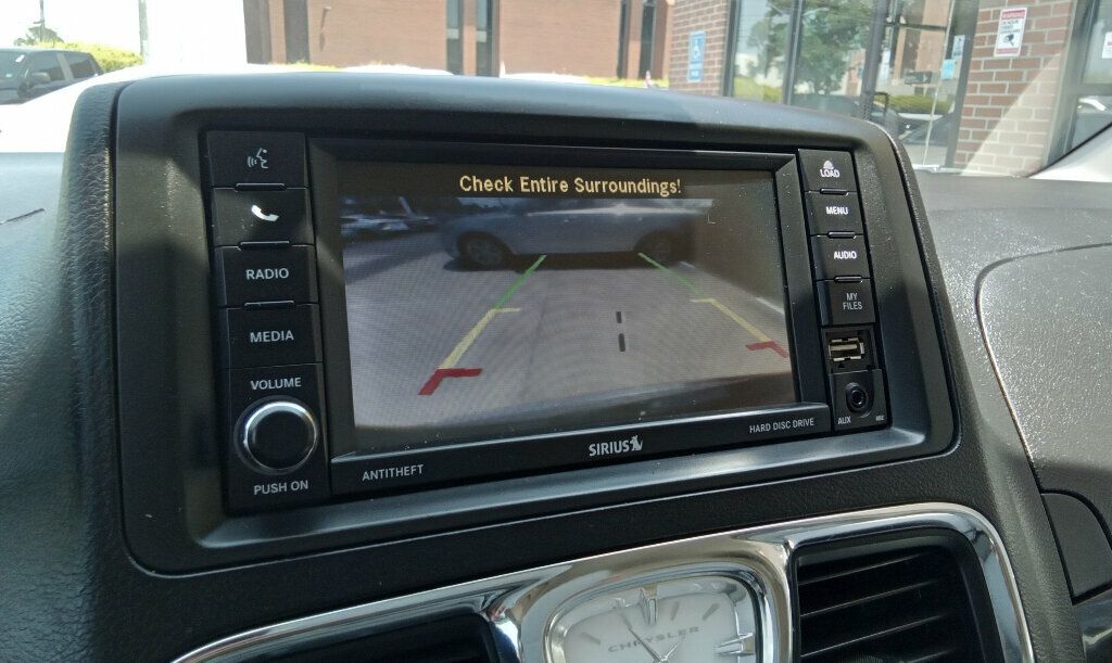 2016 Chrysler Town & Country Touring photo 21