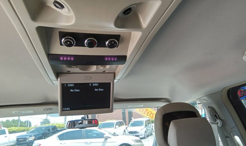 2016 Chrysler Town & Country Touring photo 24