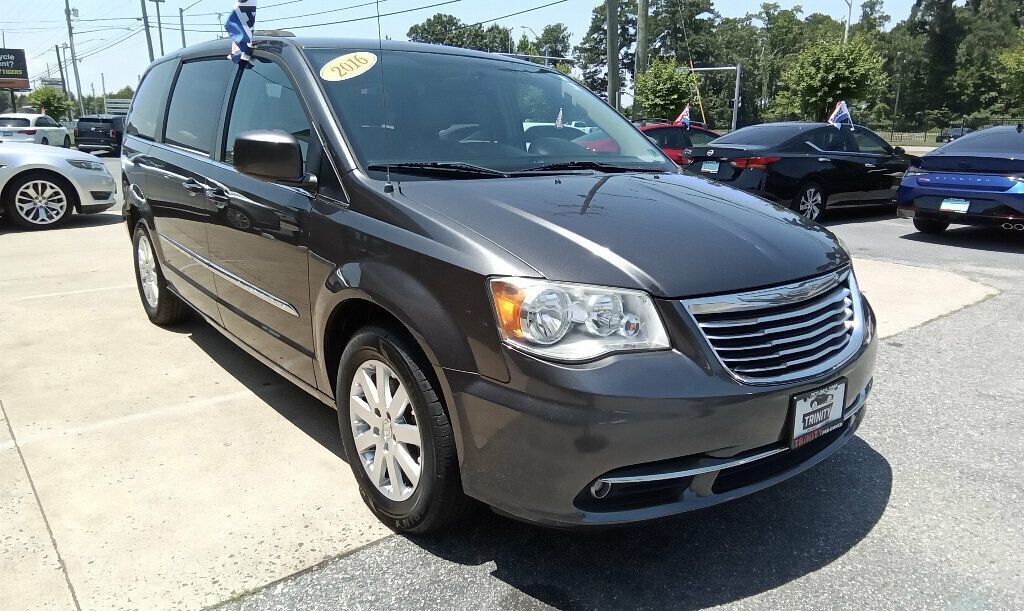 2016 Chrysler Town & Country Touring photo 5