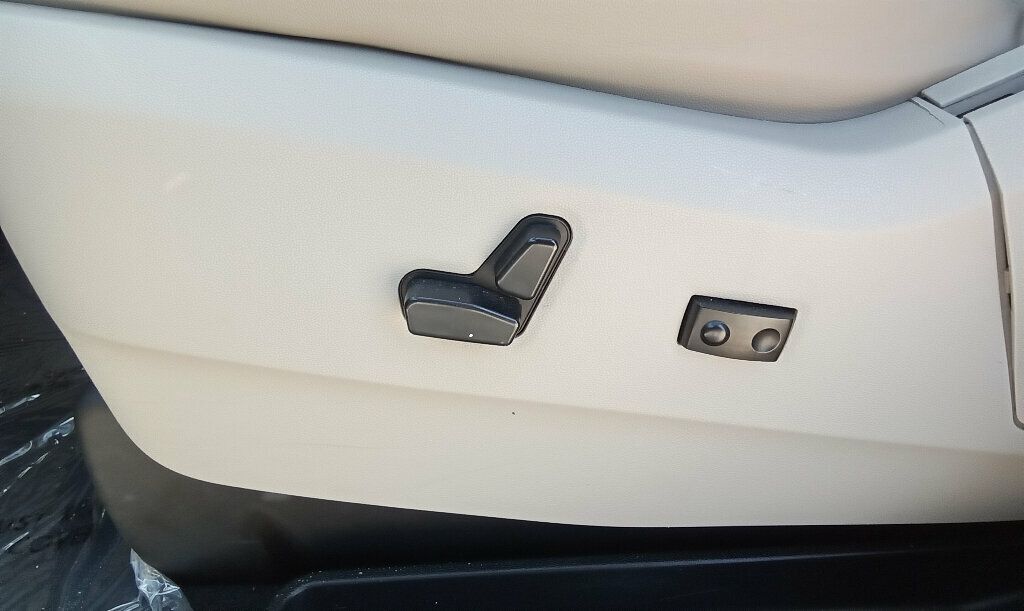 2016 Chrysler Town & Country Touring photo 8