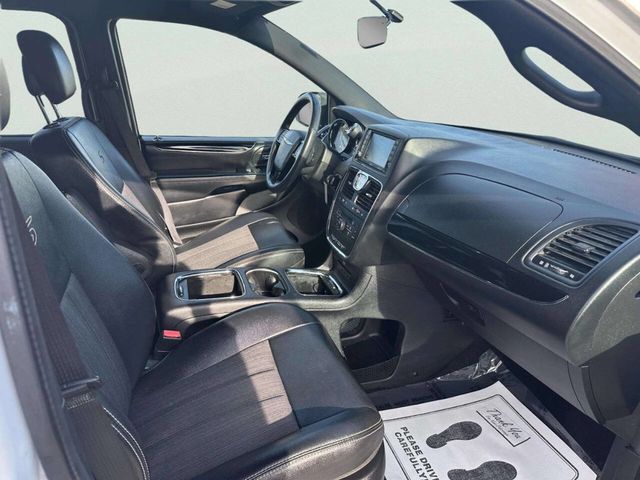 2016 Chrysler Town & Country 4dr Wagon S - 22961861 - 16