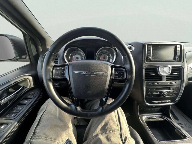 2016 Chrysler Town & Country 4dr Wagon S - 22961861 - 17