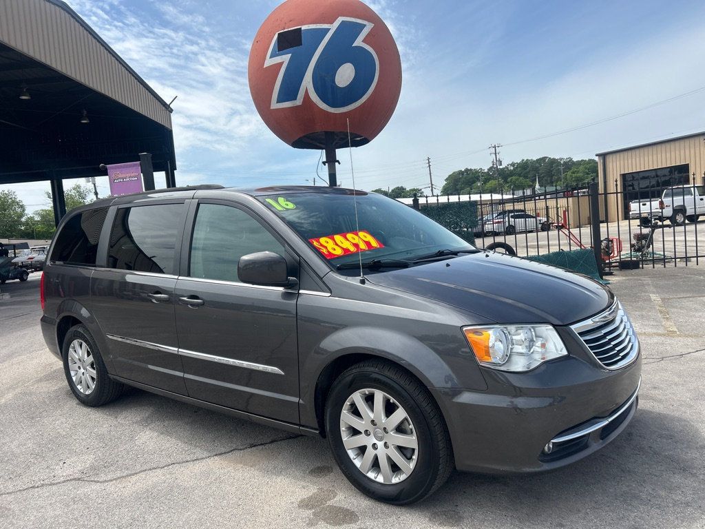 2016 Chrysler Town & Country 4dr Wagon Touring - 23021376 | Video 1