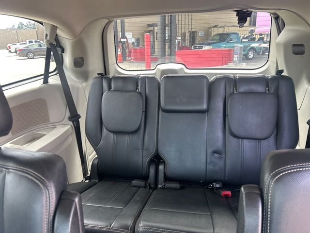 2016 Chrysler Town & Country 4dr Wagon Touring - 23021376 - 6